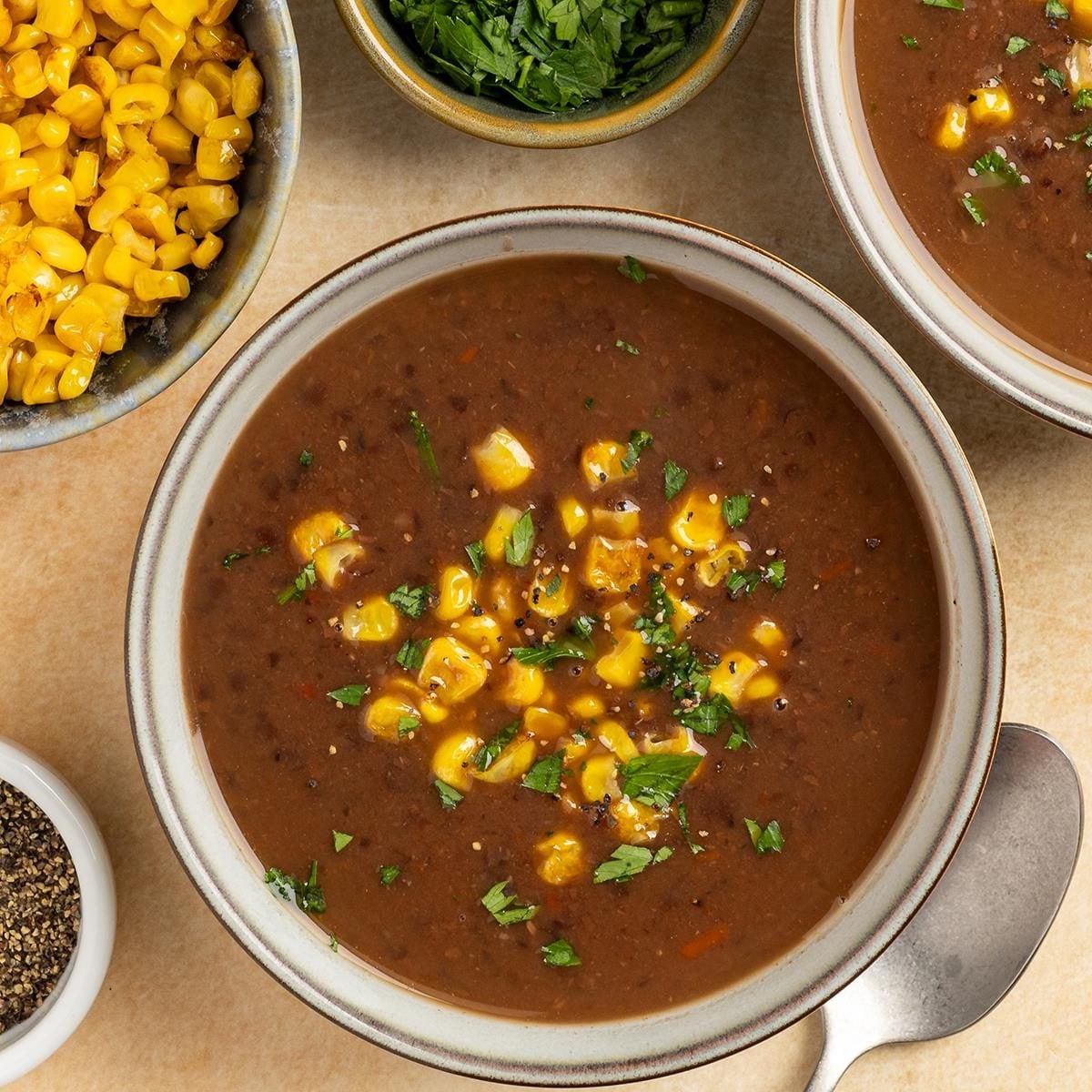 Effortless Slow Cooker Black Bean Soup: A Family Favorite One-Pot Meal